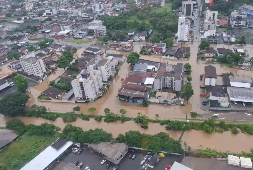 chuva-volumosa-persiste-e-piora-situacao-no-sul-do-brasil