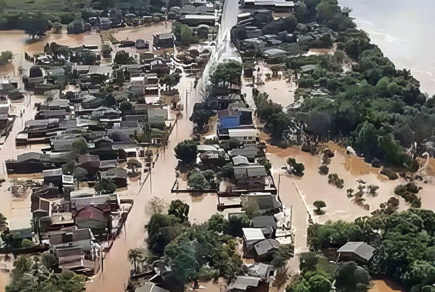 Estado vem sendo afetado desde o dia 4 pela passagem de um ciclone, associado à chegada de uma frente fria, que causou enchentes e estragos 98 municípios (Foto: Marinha do Brasil)