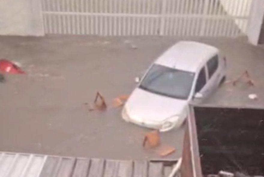 chuvas-causam-alagamentos-em-zonas-do-rio3A-previsao-de-tempo-instavel chuvas-causam-alagamentos-em-zonas-do-rio3A-previsao-de-tempo-instavel