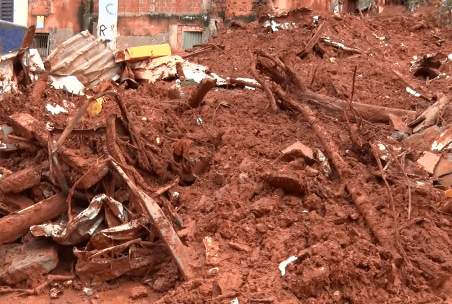 chuvas-em-mg-causam-mais-mortes-do-que-em-periodos-anteriores3A-a-situacao-e-de-alerta-total chuvas-em-mg-causam-mais-mortes-do-que-em-periodos-anteriores3A-a-situacao-e-de-alerta-total