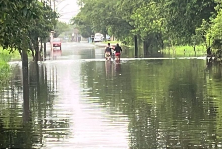 chuvas-em-peruibe-causam-alagamentos-e-desalojamentos chuvas-em-peruibe-causam-alagamentos-e-desalojamentos