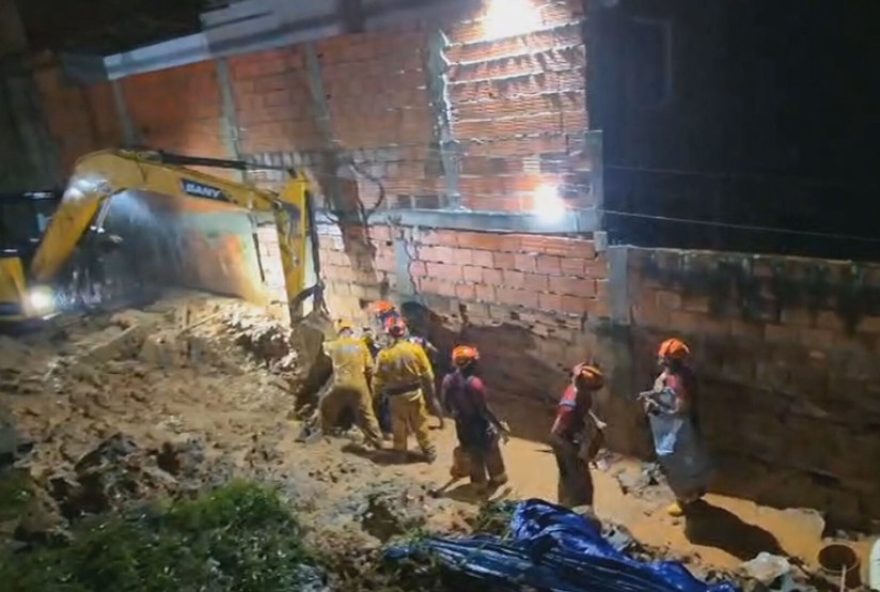 chuvas-intensas-em-sao-paulo-deixam-8-mortos3A-operacao-chuvas-da-defesa-civil-em-alerta chuvas-intensas-em-sao-paulo-deixam-8-mortos3A-operacao-chuvas-da-defesa-civil-em-alerta