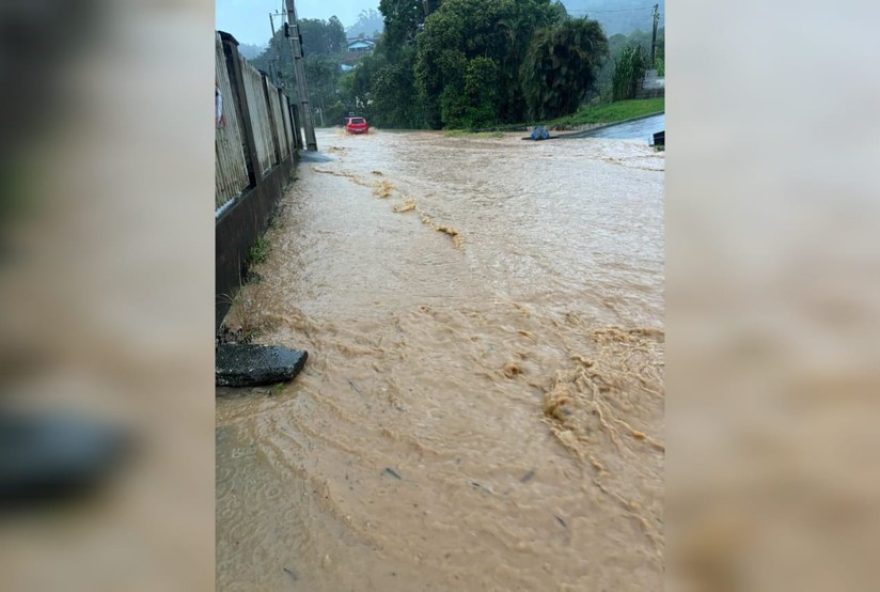 chuvas-intensas-provocam-alagamentos-em-santa-catarina3B-veja-videos chuvas-intensas-provocam-alagamentos-em-santa-catarina3B-veja-videos