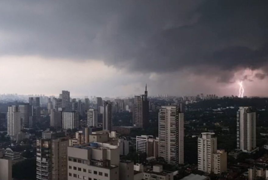 chuvas-intensas-provocam-alagamentos-na-zona-leste-de-sao-paulo3A-confira-a-situacao-e-as-medidas-de-apoio