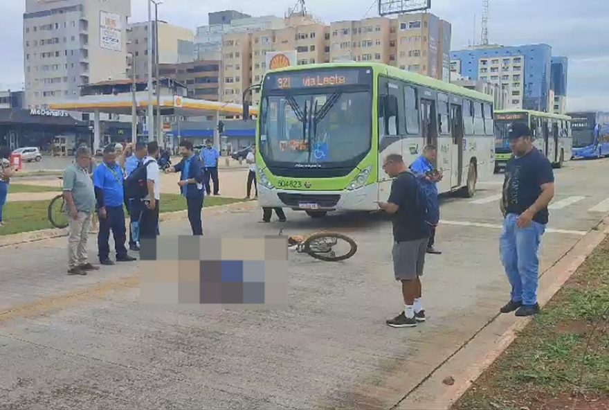 ciclista-fica-gravemente-ferido-apos-ser-atropelado-por-onibus-no-df3A-empresa-nao-se-manifesta.-medidas-preventivas-sao-essenciais.-confira