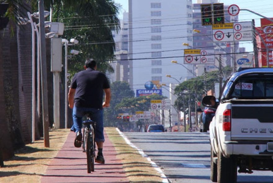 Nesta semana, o prefeito Rogério Cruz apresentou iniciativas em estudo no sentido de promover o uso das ciclovias e ciclorrotas na capital.(Foto: Reprodução/Jrnal Opção)