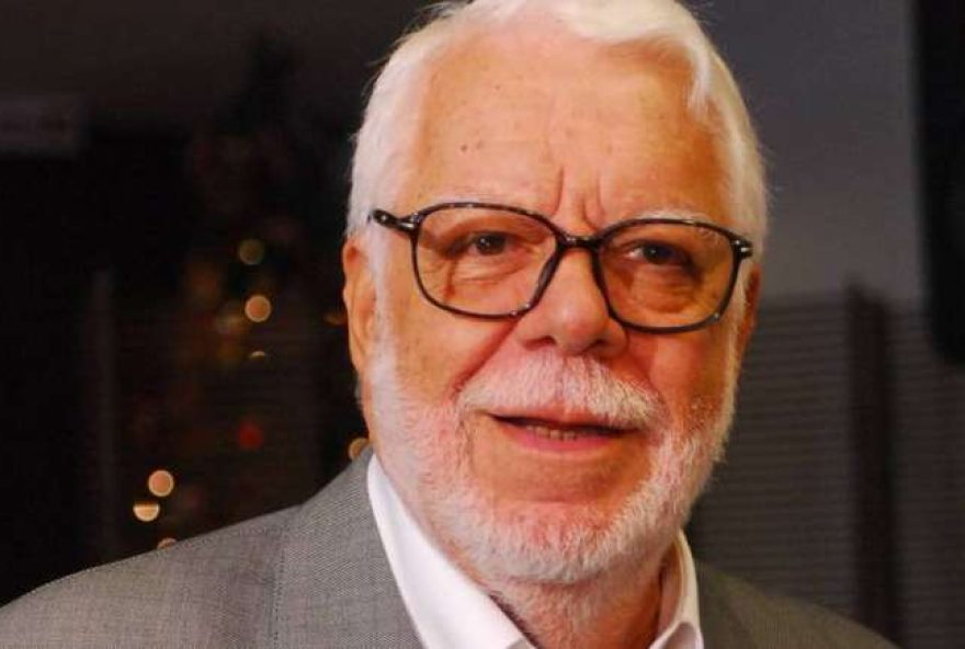 cidinha-campos-homenageia-manoel-carlos3A-resiliencia-e-empatia cidinha-campos-homenageia-manoel-carlos3A-resiliencia-e-empatia