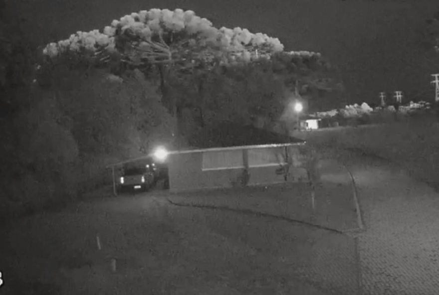 clarao-em-subestacao-do-de-durante-incendio-causa-falta-de-energia-em-todos-os-estados-e-df3A-video-mostra-incidente clarao-em-subestacao-do-de-durante-incendio-causa-falta-de-energia-em-todos-os-estados-e-df3A-video-mostra-incidente