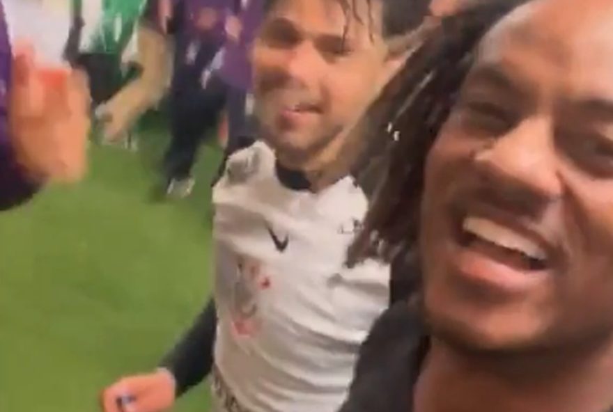 classificacao-do-corinthians-na-copa-do-brasil3A-jogadores-comemoram-vitoria-no-vestiario-e-provocam-palmeiras