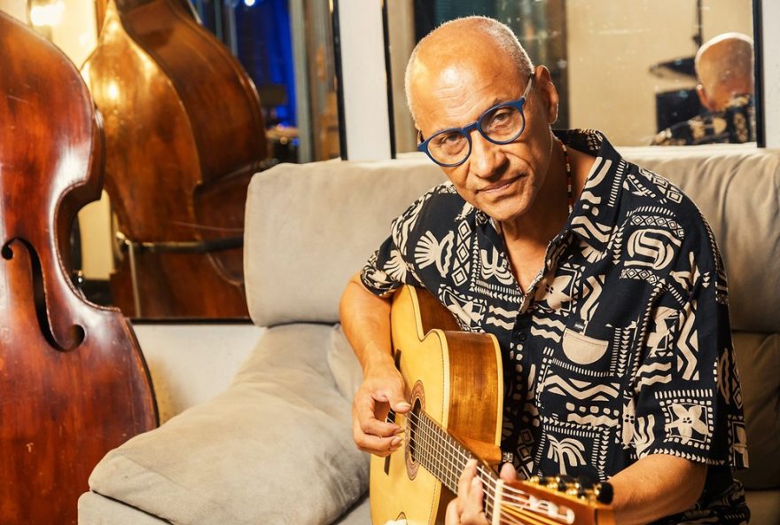 claudio-jorge2C-aos-76-anos2C-lanca-album-autoral-22kota2C-a-cor-da-pele22