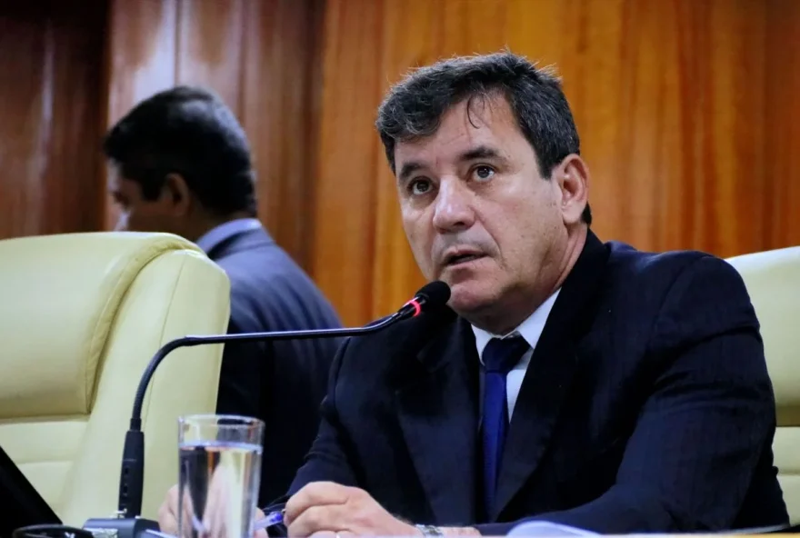 Deputado garantiu apoio ao prefeito de Goiânia Rogério Cruz e disse que vai destinar todo o montante de suas emendas para a capital. (Foto: Câmera Municipal de Goiânia)