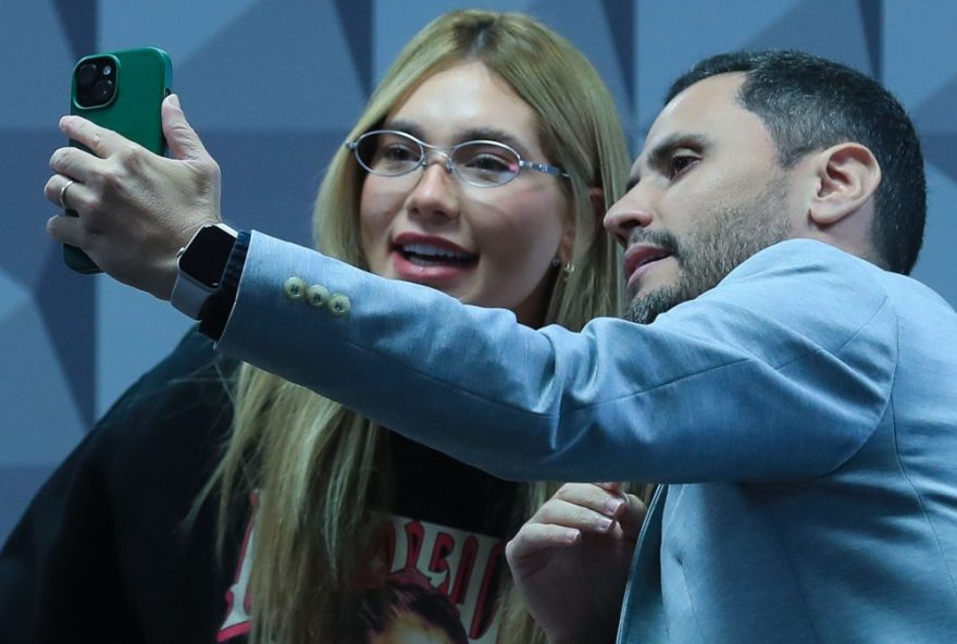 cleitinho-se-desculpa-por-pedido-a-virginia-na-cpi3A-22fui-impulsivo22-saiba-mais-sobre-a-polemica-envolvendo-o-senador-e-influenciadora