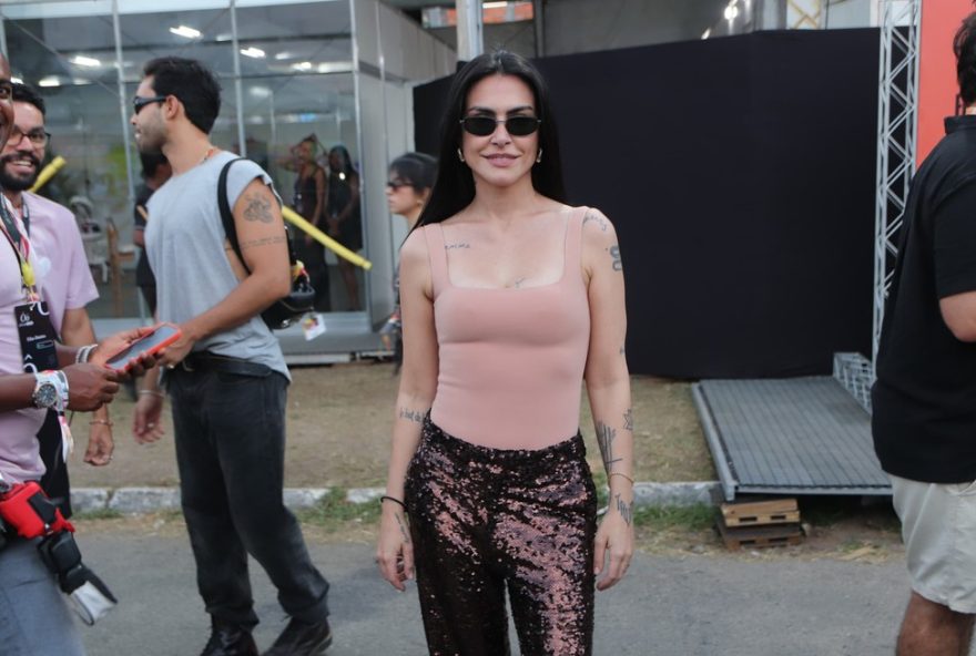 cleo-pires-viraliza-nas-redes-sociais-apos-entrevista-direta-e-objetiva-nos-bastidores-do-the-town