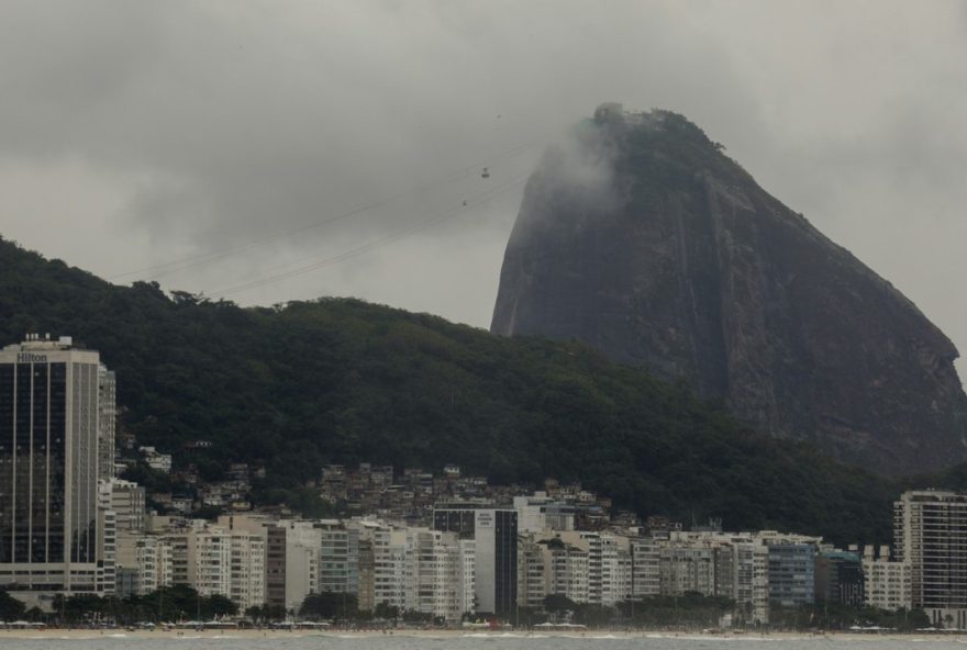 clima-no-rio-de-janeiro3A-ceu-nublado-e-temperatura-estavel2C-previsao-de-chuva-fraca-e-feriado-do-brics-impactando-na-cidade