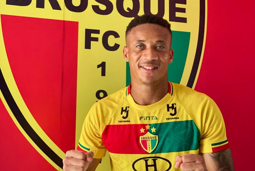 clinton-permanece-no-brusque-para-a-temporada-20263A-expectativas-e-preparacao-para-grandes-conquistas-no-campeonato-catarinense-e-serie-c