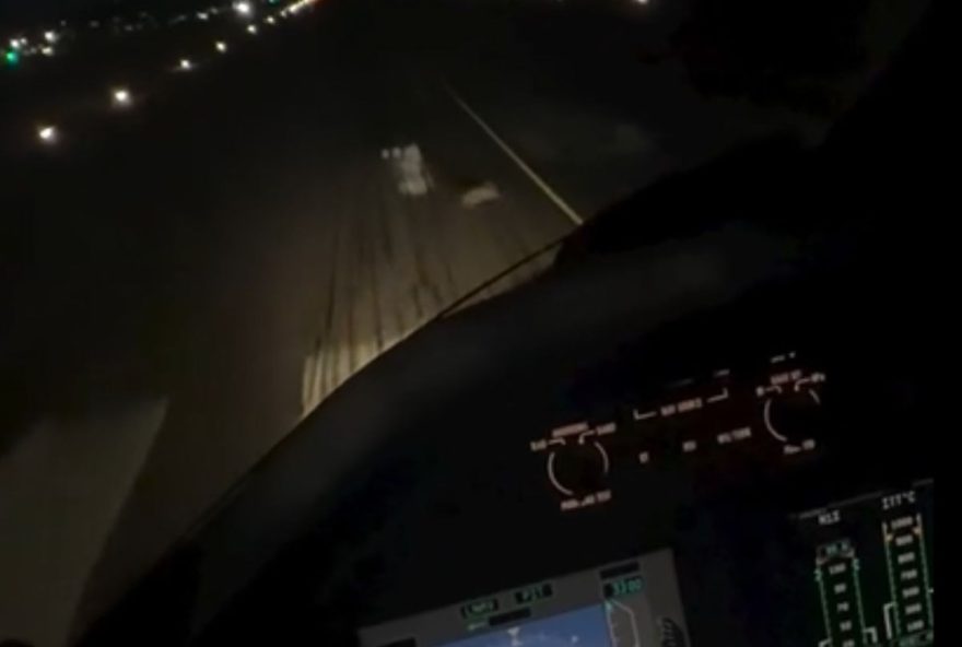 coelho-invade-pista-em-campinas-durante-pouso-e-piloto-brinca3A-todos-sairam-ilesos coelho-invade-pista-em-campinas-durante-pouso-e-piloto-brinca3A-todos-sairam-ilesos