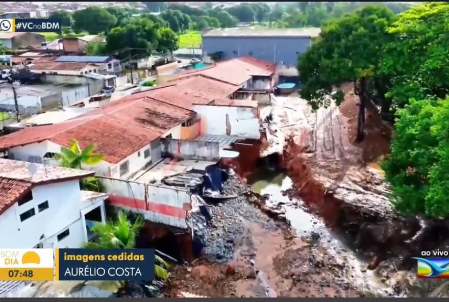 colapso-de-galeria-no-anil2C-sl3A-moradores-enfrentam-desmoronamento-de-quintais