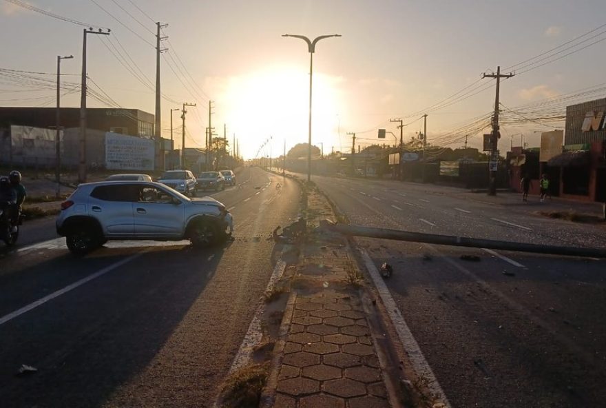 colisao-de-carro-derruba-poste-na-estrada-do-aracagi-em-sao-luis3A-alerta-para-seguranca-viaria