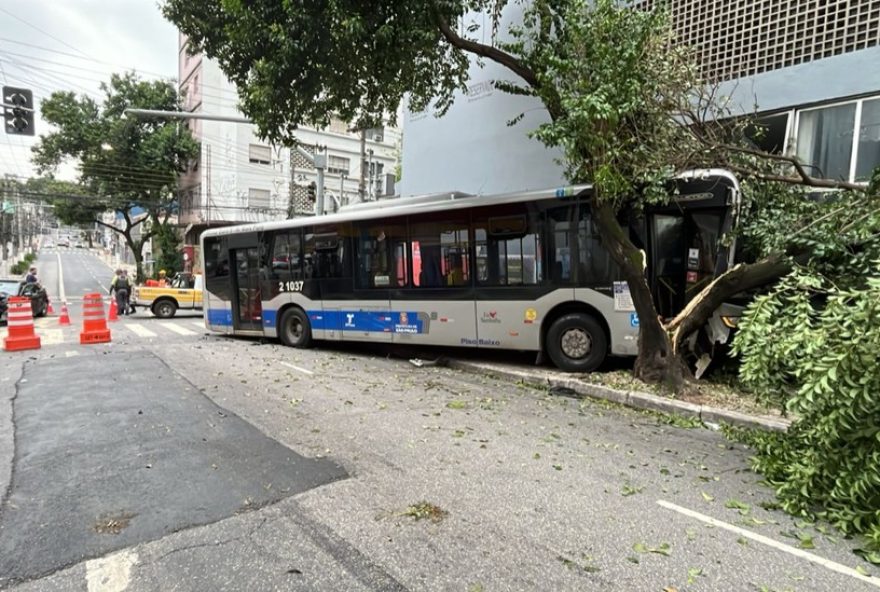 colisao-de-onibus-e-carro-deixa-feridos-na-zona-oeste-de-sao-paulo colisao-de-onibus-e-carro-deixa-feridos-na-zona-oeste-de-sao-paulo