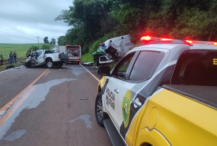 colisao-entre-carro-e-ambulancia-no-parana-resulta-em-fatalidades2C-mas-idosa-sobrevive