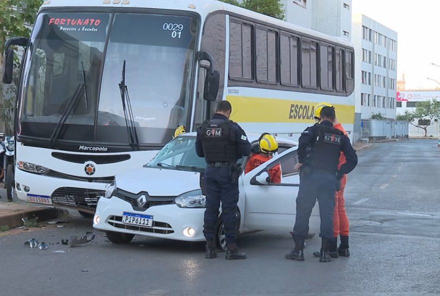 colisao-entre-onibus-e-carro-de-aplicativo-no-df3A-sem-feridos2C-mas-alerta-para-seguranca-no-transito.-acompanhe-as-noticias-locais