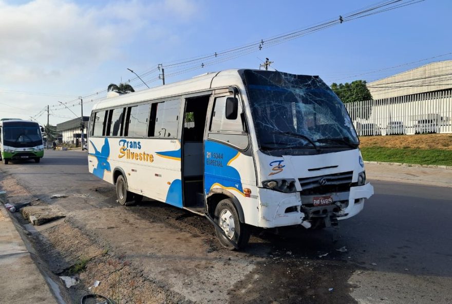 colisao-entre-onibus-e-micro-onibus-deixa-feridos-no-distrito-industrial-em-manaus colisao-entre-onibus-e-micro-onibus-deixa-feridos-no-distrito-industrial-em-manaus