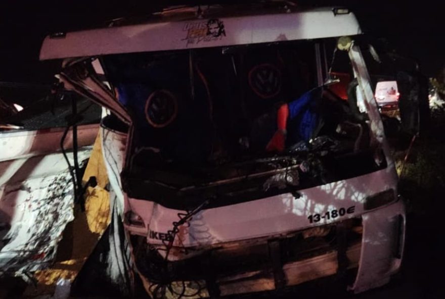 colisao-fatal-de-tres-caminhoes-e-um-onibus-na-br-1163A-mortes-e-feridos-levantam-alerta-para-seguranca-nas-estradas colisao-fatal-de-tres-caminhoes-e-um-onibus-na-br-1163A-mortes-e-feridos-levantam-alerta-para-seguranca-nas-estradas