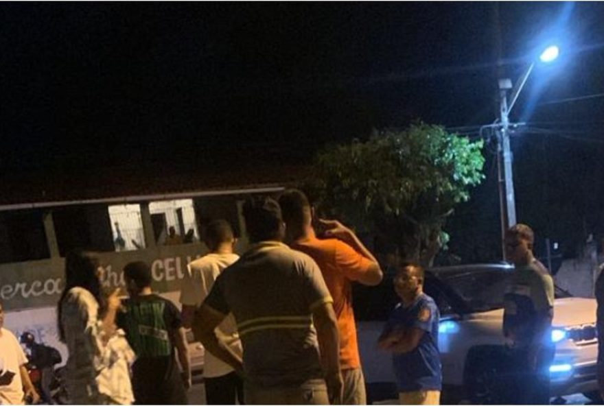 colisao-fatal-entre-carro-e-moto-deixa-homem-e-adolescente-mortos-em-aquiraz