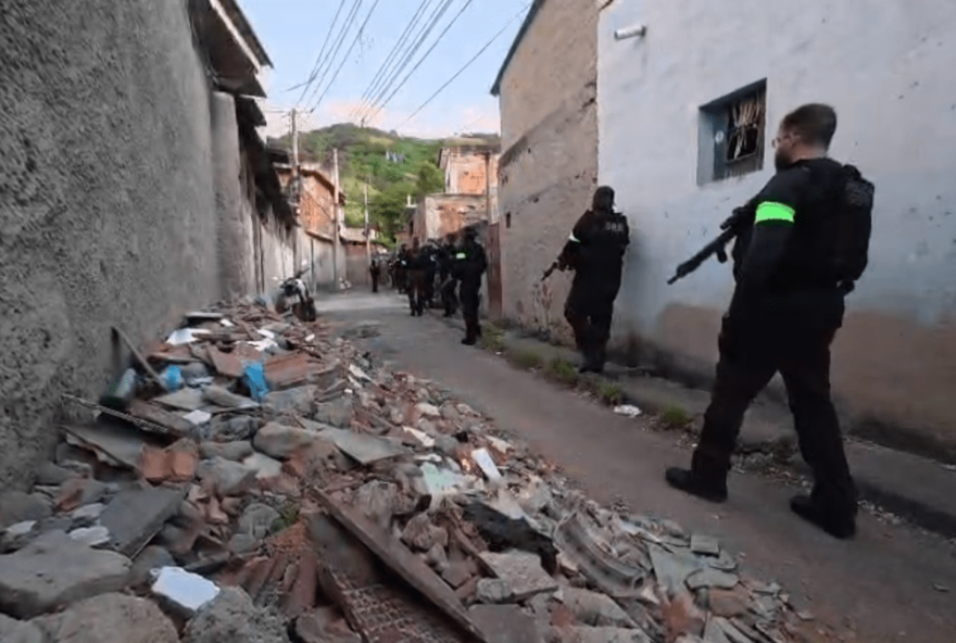 combate-ao-trafico-na-vila-kennedy3A-operacao-intensifica-acao-contra-o-comando-vermelho combate-ao-trafico-na-vila-kennedy3A-operacao-intensifica-acao-contra-o-comando-vermelho