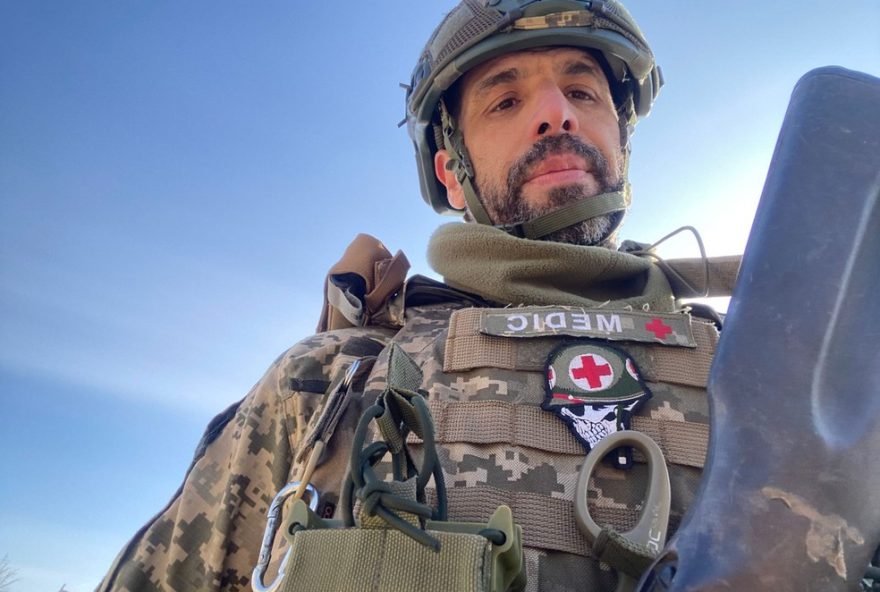 combatente-retorna-do-exterior-para-entregar-pertences-a-familia-de-paranaense-desaparecido-na-guerra