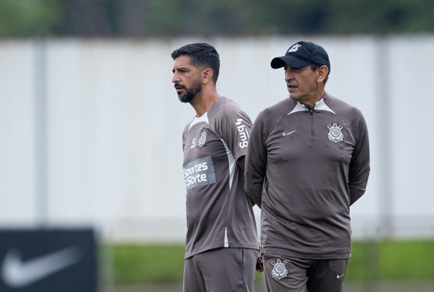 comissao-tecnica-do-corinthians-intensifica-planejamento-para-temporada-2025-no-ct