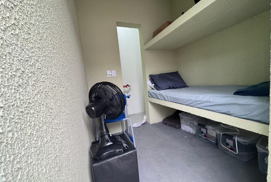 comissao-vistoria-e-aprova-cela-do-ex-assessor-de-bolsonaro-filipe-martins-em-prisao-no-parana