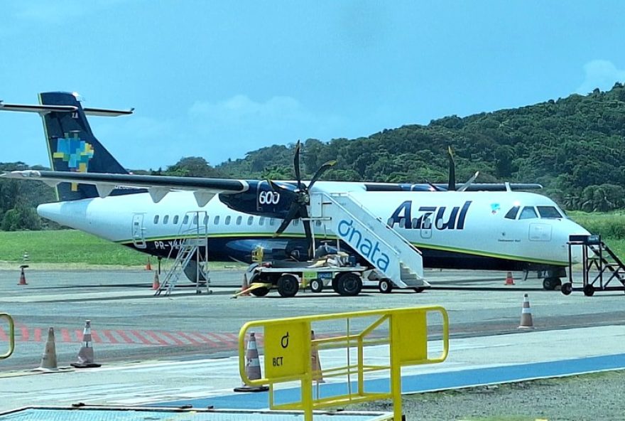 comissaria-se-machuca-apos-turbulencia-em-voo-da-azul-para-recife3A-relatos-assustadores-de-passageiros