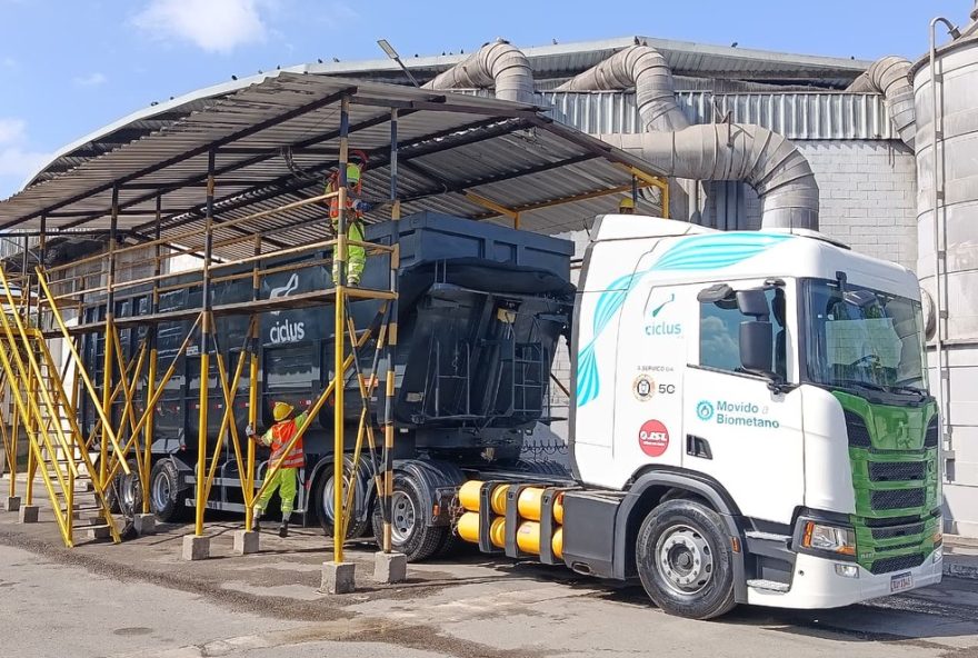 comlurb-testa-sistema-de-biometano-em-caminhoes-de-lixo-movidos-a-residuos-economia-circular-e-reducao-de-emissoes comlurb-testa-sistema-de-biometano-em-caminhoes-de-lixo-movidos-a-residuos-economia-circular-e-reducao-de-emissoes