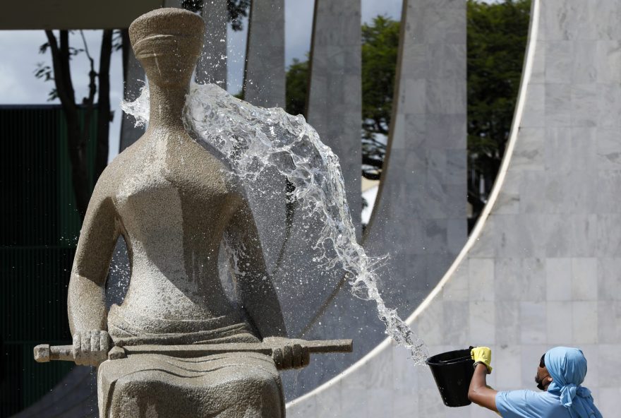 como-a-pl-da-dosimetria-afetaria-as-penas-de-debora-do-batom2C-fatima-de-tubarao-e-homem-que-quebrou-relogio