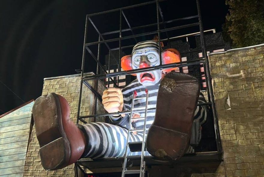 como-a-referencia-a-bolsonaro-marca-o-desfile-da-academicos-de-niteroi como-a-referencia-a-bolsonaro-marca-o-desfile-da-academicos-de-niteroi