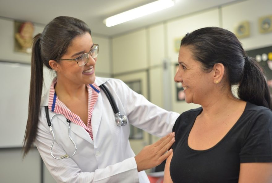 como-conseguir-o-primeiro-emprego-apos-a-faculdade3A-dicas-e-oportunidades-na-de-goias