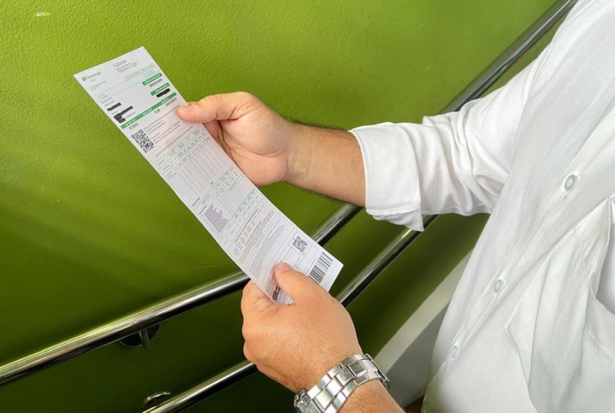 como-economizar-na-conta-de-energia-com-bandeira-vermelha-em-junho3A-dicas-e-custos-da-aneel