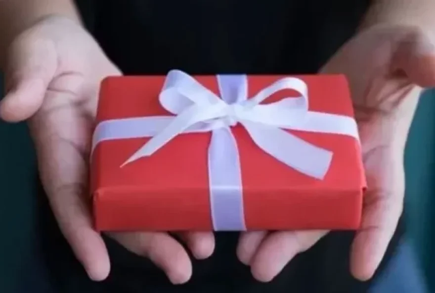 como-escolher-o-presente-ideal-do-amigo-secreto-para-4-signos-do-zodiaco