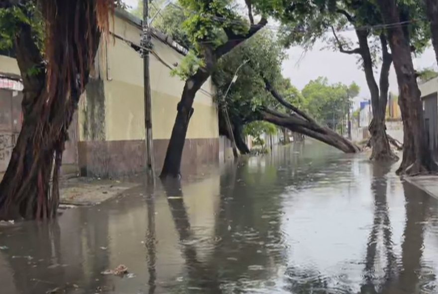 como-evitar-choques-e-acidentes-com-rede-eletrica-em-chuvas