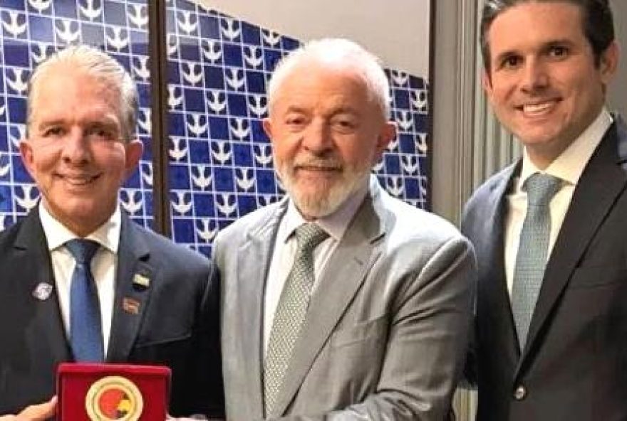 como-racha-politico-na-paraiba-revela-afagos-de-hugo-motta-a-lula