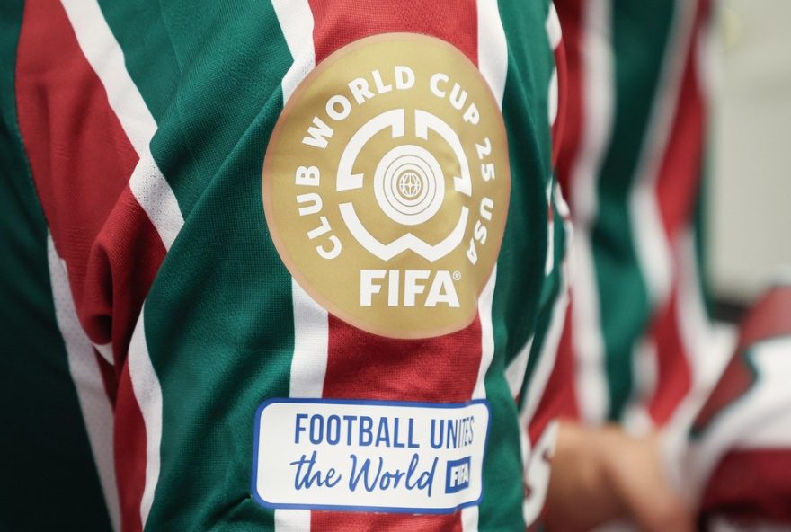 comparacao-de-uniformes3A-fluminense-na-copa-do-mundo-de-clubes-de-2025-vs.-2023