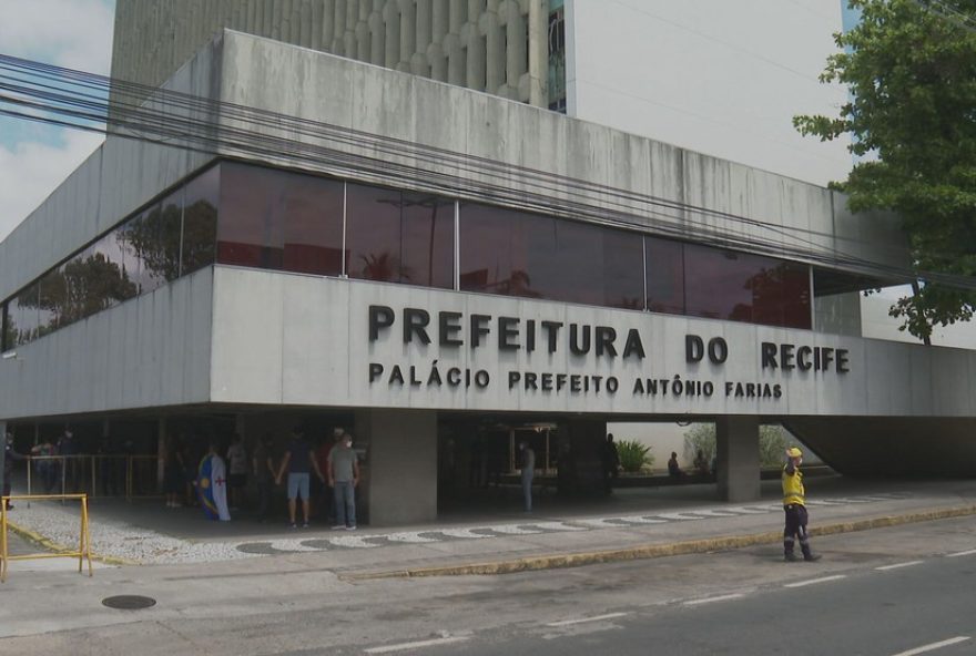 compra-de-respiradores-em-porcos3A-ex-secretario-de-saude-do-recife-e-mais-5-tornam-se-reus-em-caso-de-fraude-durante-pandemia