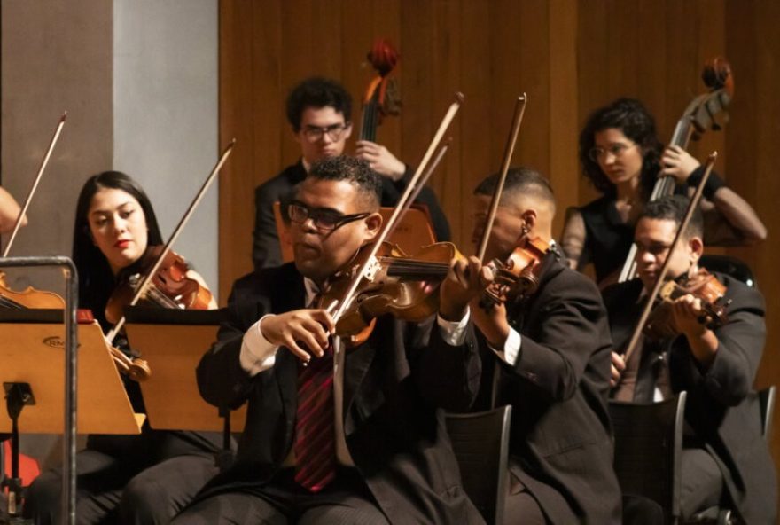 Músicos do Basileu França sobem ao palco do Natal do Bem, em Goiânia: entrada franca  (Foto: Cinthia Oliveira)