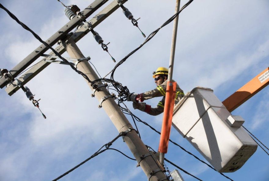 concurso-cemig-eletricista-em-juiz-de-fora3A-salario-de-ate-r24-42C3-mil-e-inscricoes-abertas