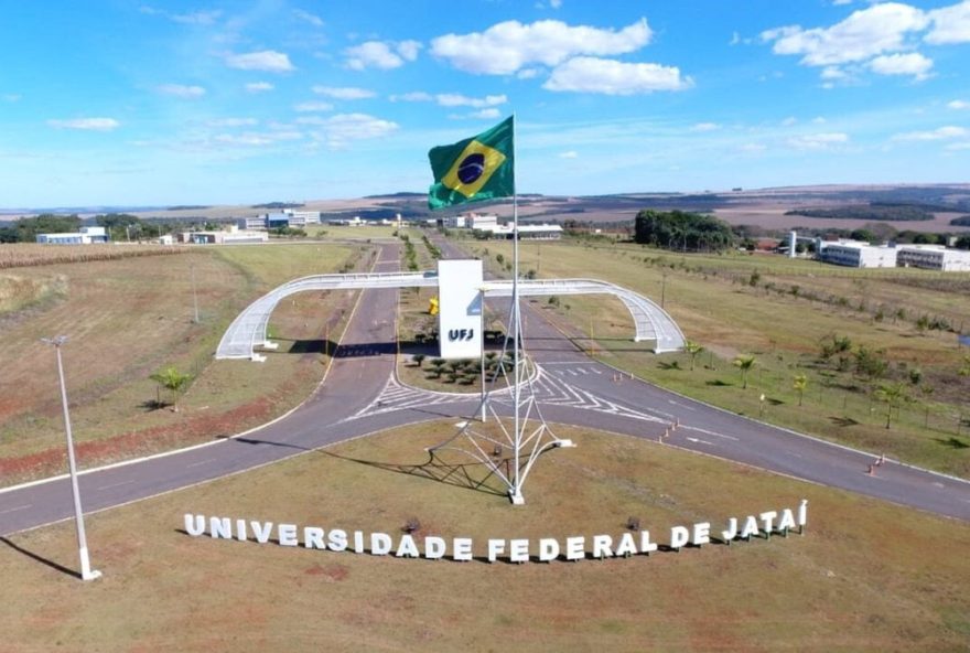 Até a tarde de hoje, a BR-364 continuava parcialmente bloqueada. (Foto: Divulgação)