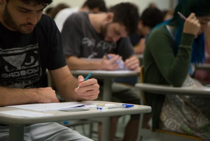 concursos-em-pernambuco3A-mais-de-2-mil-vagas-com-salarios-de-ate-r24-12-mil3B-como-se-inscrever