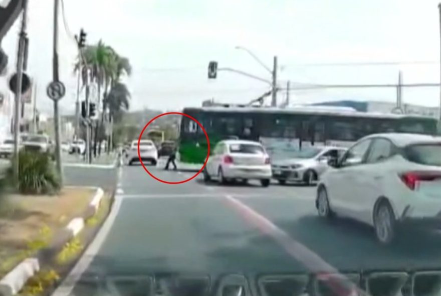 condutor-relata-susto-ao-presenciar-onibus-atropelar-motorista-em-campinas