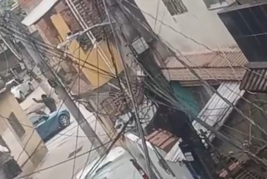 confronto-armado-deixa-mulher-baleada-em-curicica3A-moradores-clamam-por-seguranca
