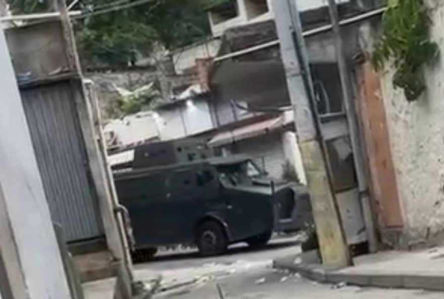 confronto-com-a-policia-militar-resulta-em-duas-mortes-no-complexo-da-pedreira2C-zona-norte-rj confronto-com-a-policia-militar-resulta-em-duas-mortes-no-complexo-da-pedreira2C-zona-norte-rj